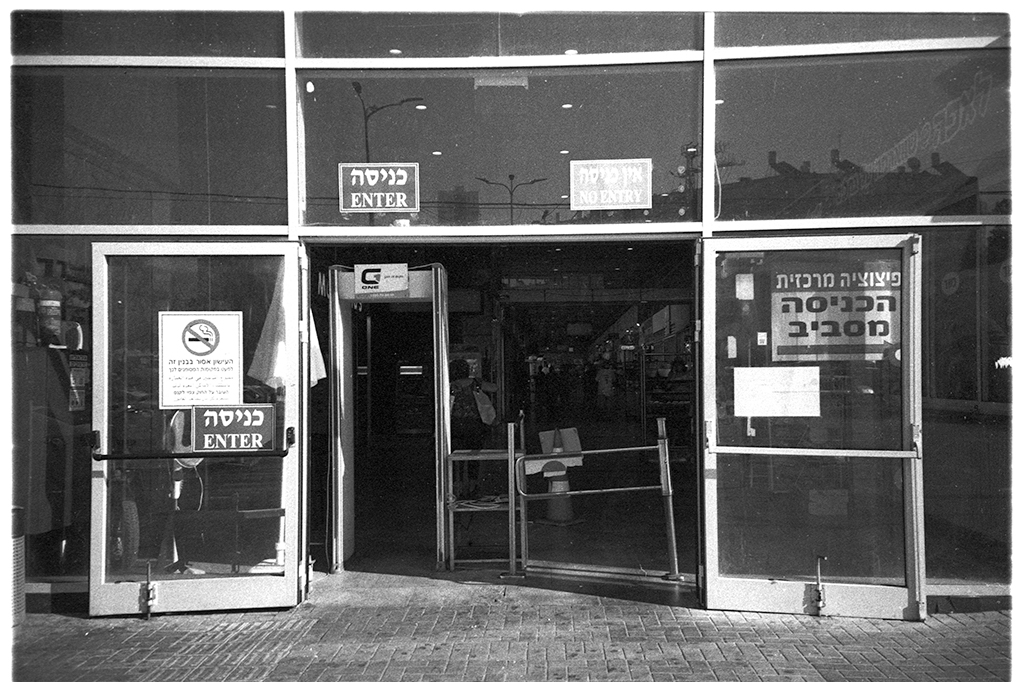 Silver halide -Olympus XA4, FOMA200  @ ISO200  DEV: Rodinal 1:100