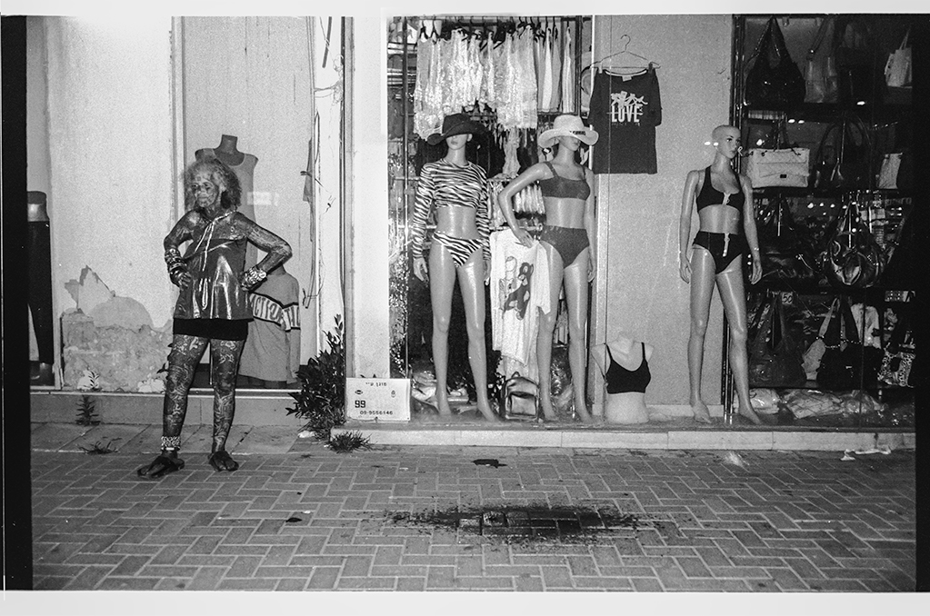 Silver halide - Canon eos300 EF 28-105mm, FomaPan 200  @ ISO160 DEV:R09 1:100