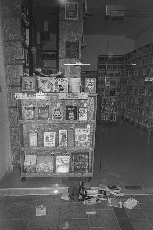 Silver halide -Olympus XA4 , Ilford HP5  @ ISO400 DEV:Tetenal Ultrafin 1:20