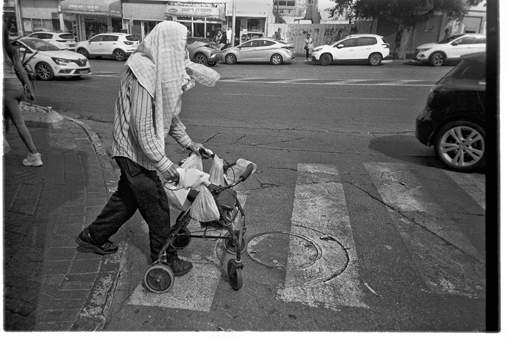 Silver halide - LOMO LC-A , Ilford HP5  @ ISO400 DEV:R09 1:100
