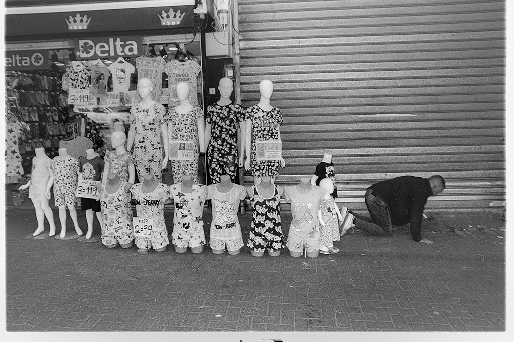 Silver halide - Olympus OM1 Zuiko 28 f/3.5 ,Ilford HP5  @ ISO320 DEV:Tetenal Ultrafin 1:20