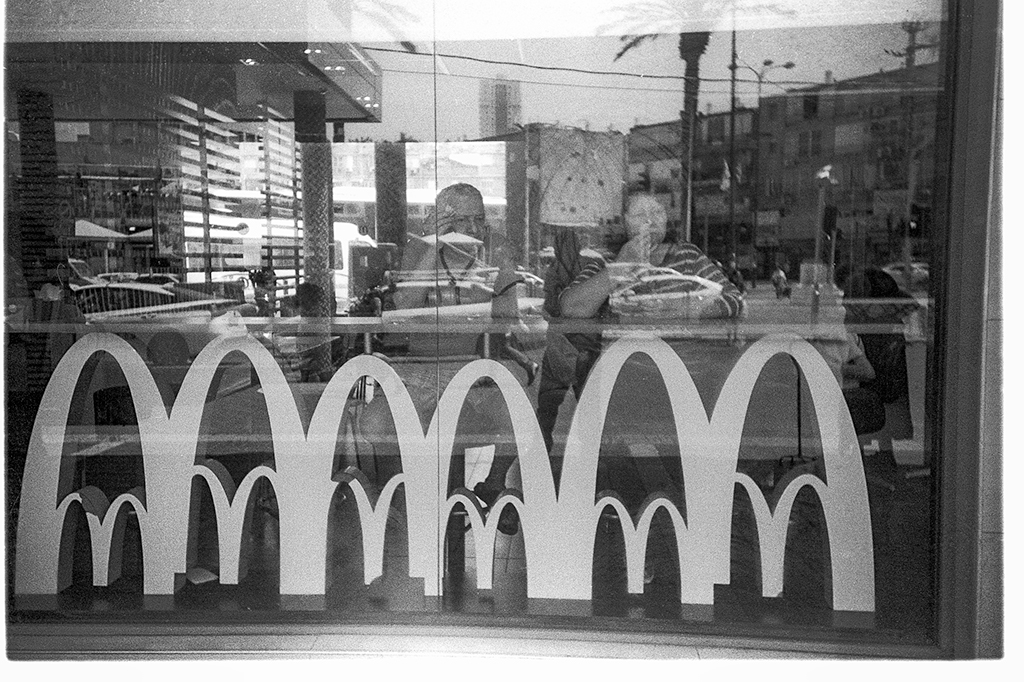 Silver halide - LOMO LC-A , Ilford HP5  @ ISO320 DEV:Tetenal Ultrafin 1:20