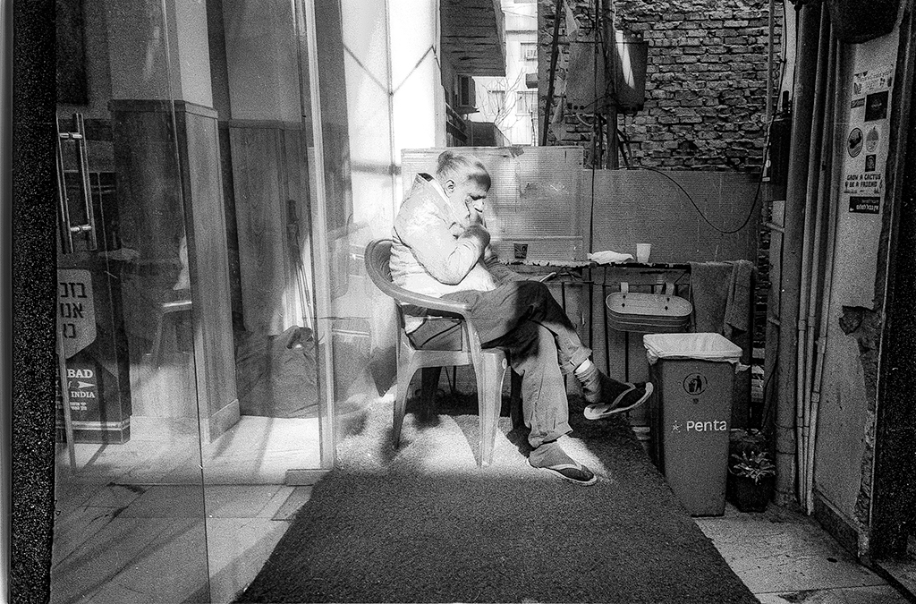 Silver halide -Olympus XA4, FOMA200  @ ISO200  DEV: Rodinal 1:100